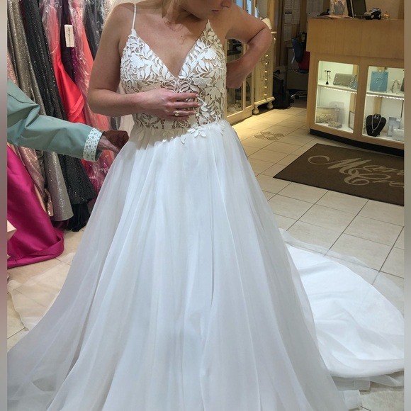 HAYLEY PAIGE WEDDING GOWN (Mikaella 2225). NWT MINT CONDITION, A-Line Princess - Picture 2 of 16